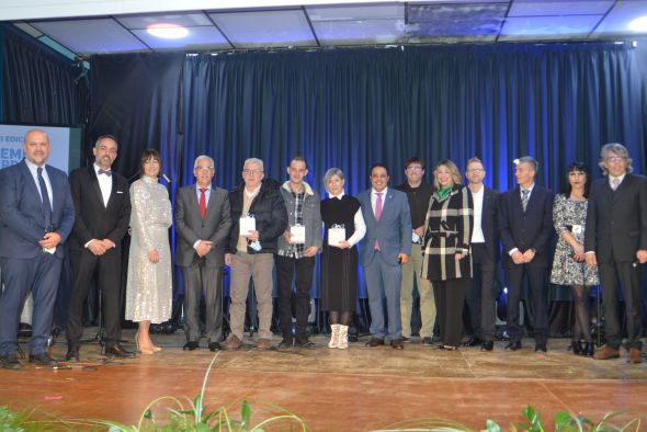 Los empresarios de Andorra premian a Repuestos Gracia y Apicultura La Cerrada