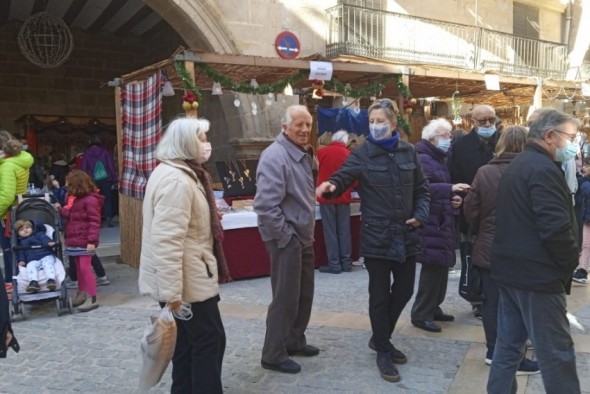 Ambiente festivo en Calaceite con motivo de la Feria de Navidad