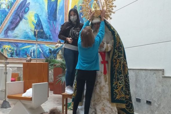 La Hermandad de Jesús Atado a la Columna y la Esperanza de Teruel traslada sus imágenes a la Fuenfresca para las ceremonias de devoción a la Virgen