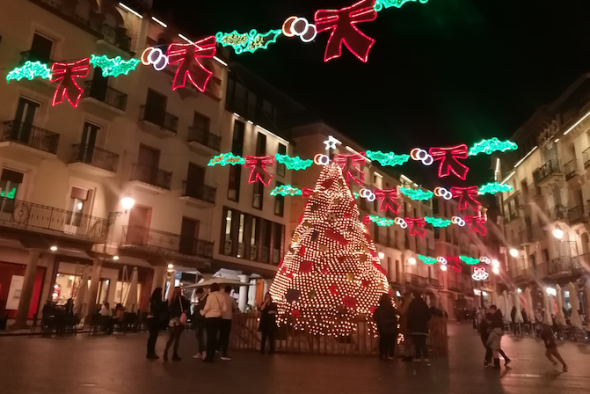 El Ayuntamiento cambiará el actual sistema de iluminación artística de la plaza del Torico, que ha sido un fracaso