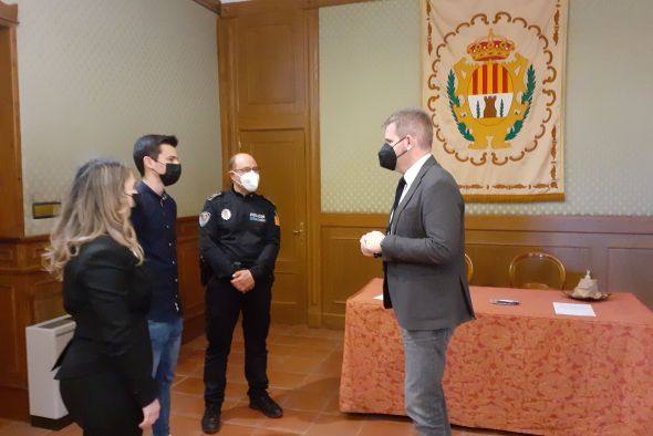 Dos nuevos agentes de Policía Local toman posesión de sus plazas en Alcañiz