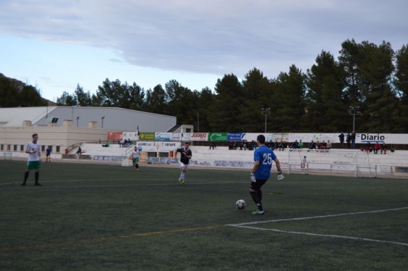 Los vestuarios del campo de fútbol de Alcañiz se reformarán en abril