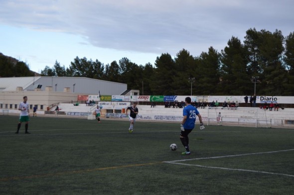 Los vestuarios del campo de fútbol de Alcañiz se reformarán en abril