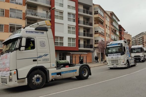 Los transportistas turolenses en huelga llevan sus demandas a las calles de la capital