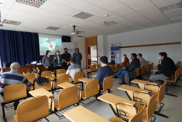 Los turolenses se acercan al Chomón ingeniero de la mano de Guimerá