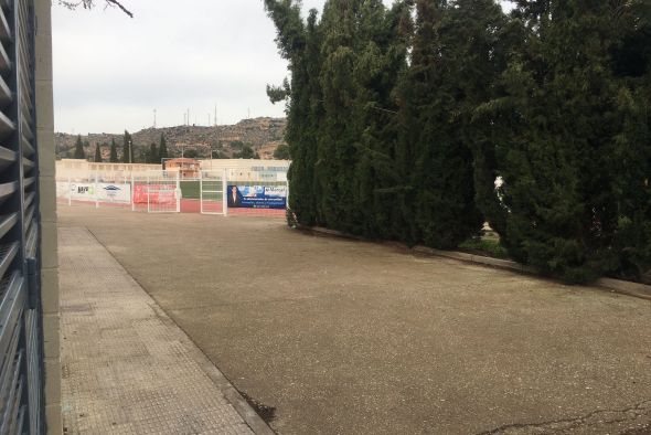 Los operarios que limpian el polideportivo de Alcañiz vuelven a tener problemas para cobrar