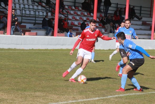 El Calamocha continua con su escalada después de golear al colista Biescas (3-0)