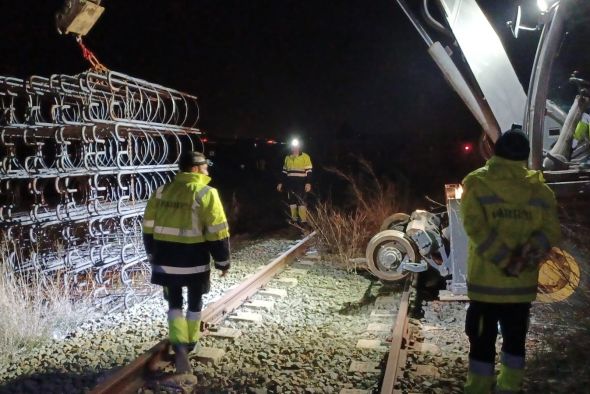 Adif comienza las obras de electrificación de la línea ferroviaria en su primer tramo