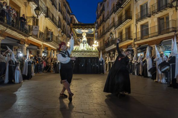 Joticas para honrar a la Virgen de  La Soledad que lo agradece bailando