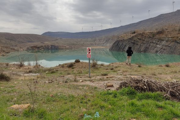 Una empresa proyecta crear en un lago minero de Palomar de Arroyos una central reversible