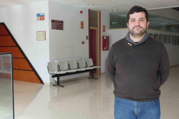 Jesús Gallardo toma el relevo de Inmaculada Plaza al frente de la Escuela Politécnica de Teruel