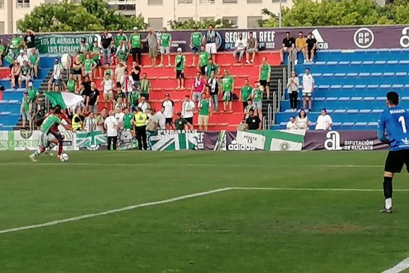 El CD Teruel derrota al Cacereño por 0-4 y sigue soñando con la Primera RFEF