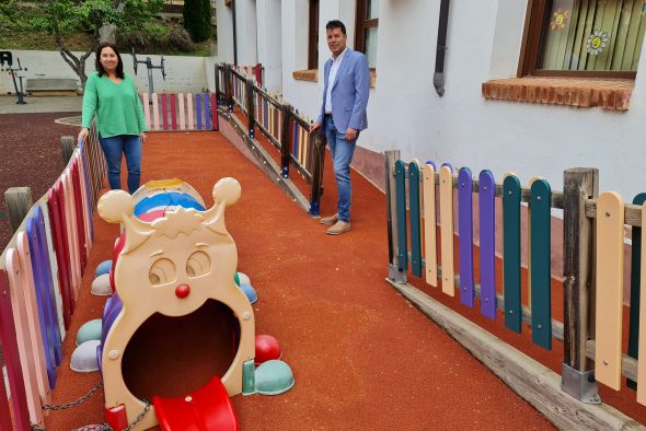 El Ayuntamiento de Teruel instala pavimento de caucho en la zona de recreo de la escuela infantil de San Blas