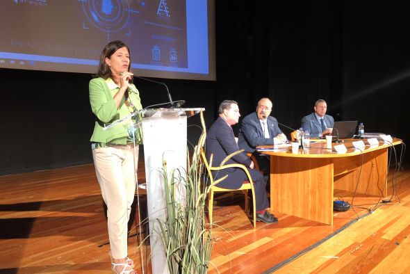 Empleados públicos y cargos electos se forman en protección de datos en Calamocha y Andorra