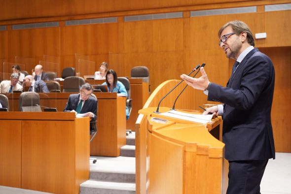 Un diputado del PP afea a la consejera Pérez sus críticas al arbitraje del Merida-CD Teruel: ”Solo se le conoce rasmia en la lucha contra la despoblación criticando un arbitraje de cuarta división”