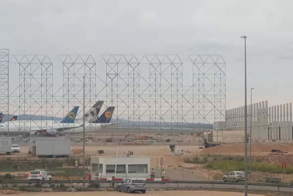 El Aeropuerto de Teruel amplía el servicio de vigilancia y seguridad de las instalaciones.