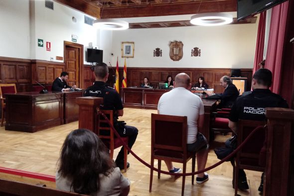 Once años de prisión para un proxeneta que se aprovechaba de inmigrantes vulnerables