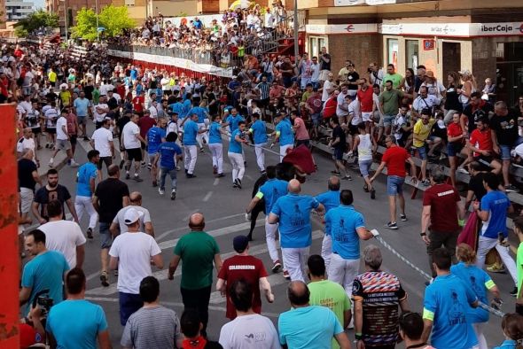 Teruel se convierte en la capital del toro de cuerda en la recta final de un congreso nacional que atrae a miles de personas