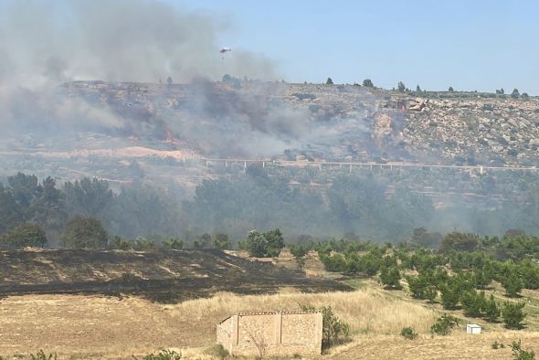 Un incendio forestal declarado pasadas las 16 horas avanza en la zona de Calanda-Castelserás, pero no amenaza a viviendas o granjas