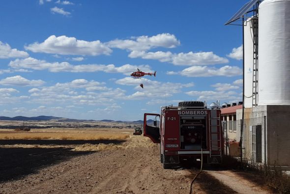 Sofocado un incendio que amenazaba a una explotación de porcino entre El Poyo del Cid y Fuentesclaras