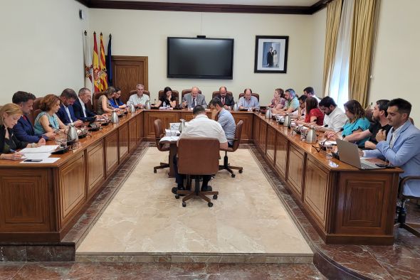 Unanimidad en la DPT contra los recortes en las paradas de autobús de pueblos de Teruel