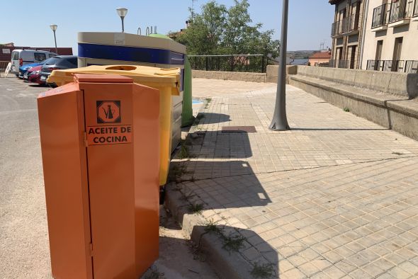 El Ayuntamiento de Alcañiz instala 15 contenedores para reciclar aceite doméstico usado