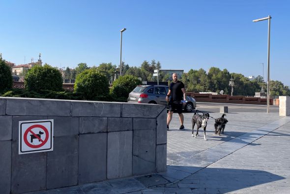 Ganar Teruel pide que se permita atravesar los parques de la ciudad con perros