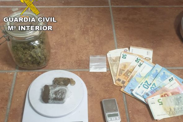 La Guardia Civil de Teruel detiene a tres  personas en Sarrión y Caminreal como presuntas autoras del delito de tráfico de drogas