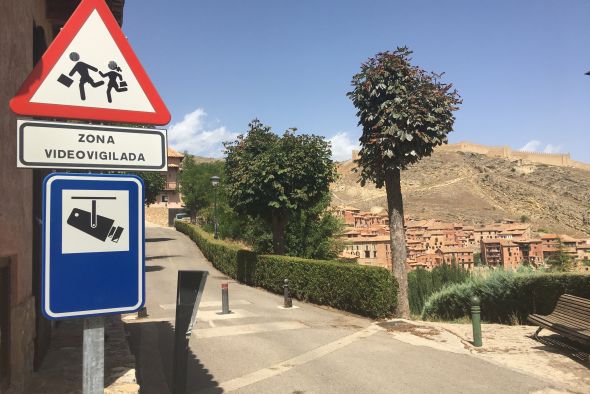 Conecta Consultores colocará las 22 cámaras de vigilancia en el casco antiguo y los aparcamientos de Albarracín