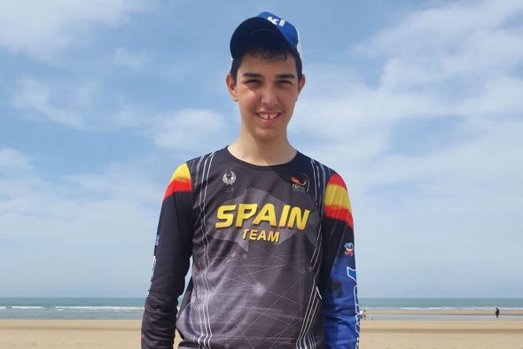 Pau Carilla Hernández, campeón de surfcasting de España y del Mundo U-16: “Si en cinco minutos no pica un pez, hago cambios en la caña; no hay que esperar demasiado”