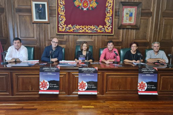 La Feria del Jamón de Teruel recuperará la exhibición de cortadores en la calle