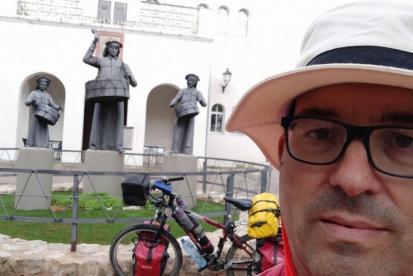 Vicente Carbonel,cicloturista: “Viajo sin otro motivo que por paisaje y paisanaje, y conocer todo lo bueno de Teruel”