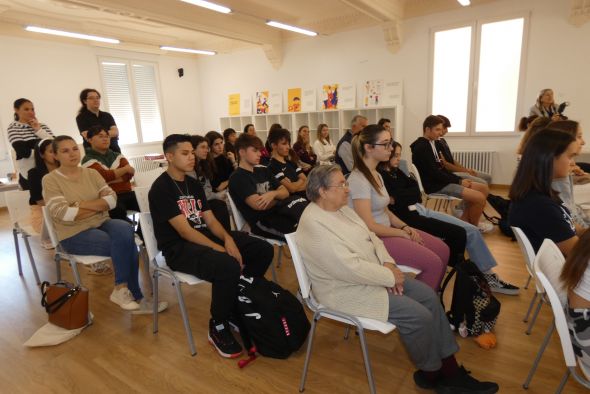 El colegio La Purísima de la capital inaugura su nueva biblioteca, que quiere abrirse a la ciudad