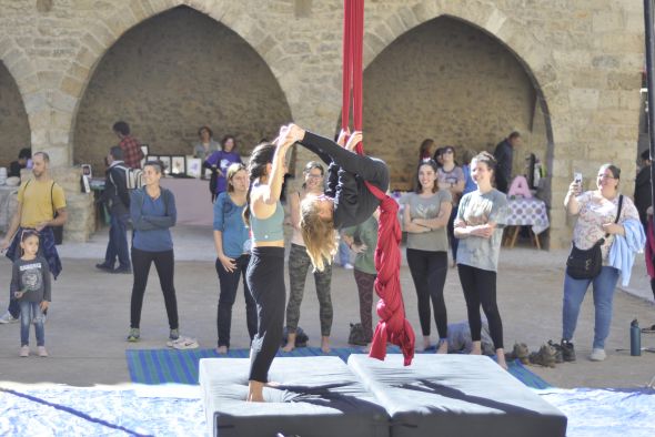 Las mujeres artistas y artesanas aragonesas dejan su impronta en el III MAR Festival de Cantavieja