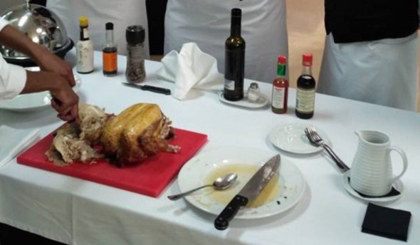 La receta de la semana: Cómo trinchar un pollo en la mesa
