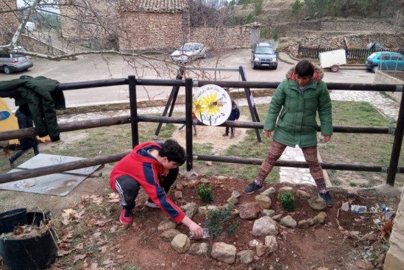 Plantación de árboles y talleres sobre ODS en la Semana Contra el Cambio Climático de Gúdar-Javalambre