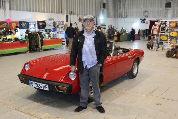 Andrés Lardiés, miembro de la Asociación Aragonesa de Vehículos Históricos: Nosotros arreglamos los coches porque llevarlos a que los restauren fuera es impagable