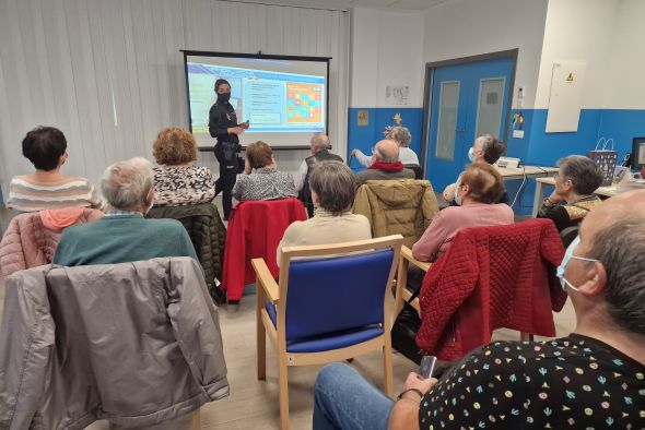 La Policía Nacional de Teruel presenta la iniciativa Ciberseguridad Experiencia Sénior para ayudar a los mayores con las nuevas tecnologías