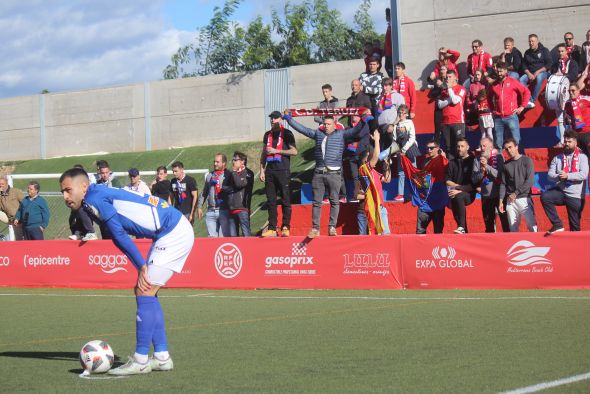 La hinchada rojilla se alía con el equipo para llevarlo en volandas