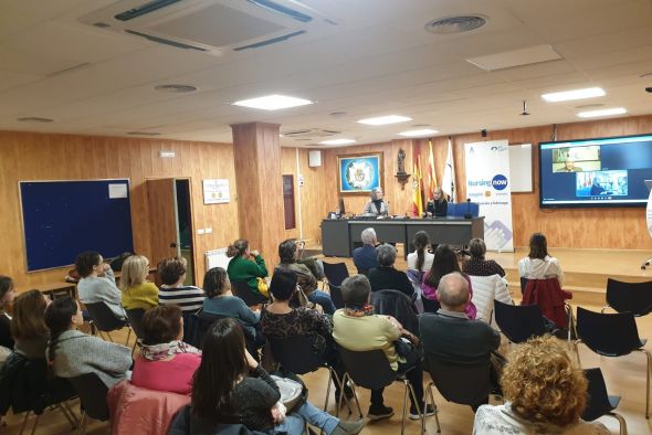 El Colegio de Enfermería de Teruel homenajea a la matrona María Victoria García Ochoa