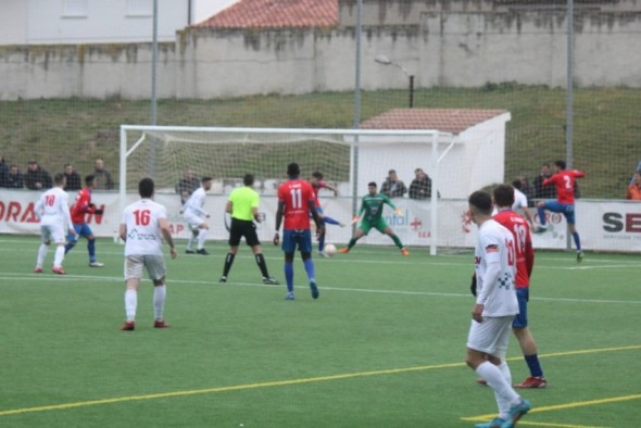 Empate en La Vega en un duelo muy físico (1-1)