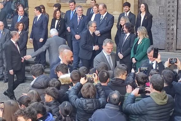 Alcañiz entero se vuelca con Felipe VI, que visita la ciudad para inaugurar la exposición que conmemora el 50 aniversario de la Uned