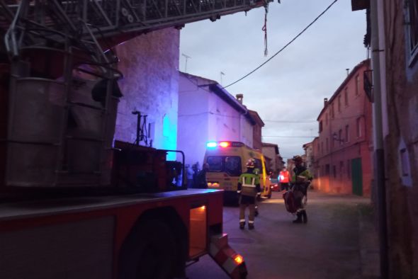 Herido un hombre en Orrios tras caer de una altura de seis metros desde el tejado de una vivienda a otro de chapa