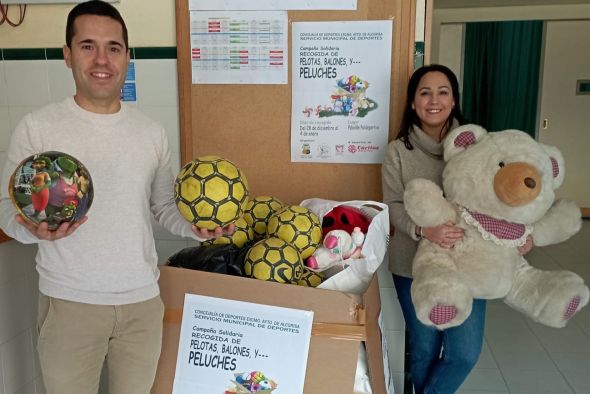 Alcorisa recoge 200 pelotas y 150 peluches con destino a Cáritas