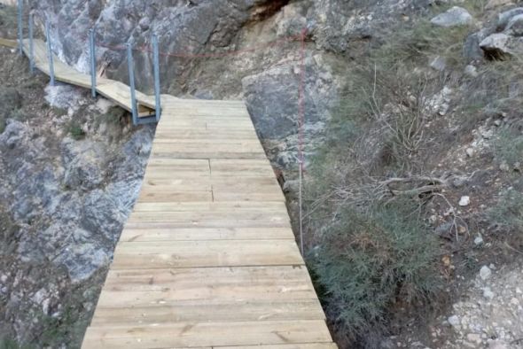 El Gobierno de Aragón invierte 400.000 euros en mejorar las pasarelas de Aliaga