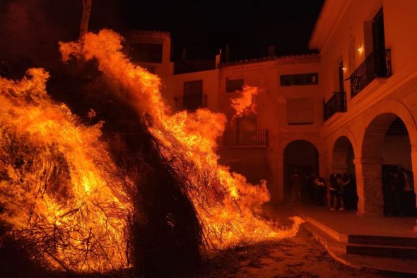 ‘El Rodat’ se vuelve a bailar en Castelserás con motivo de la hoguera de San Sebastián