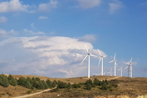 Lambán anuncia cambios para crear un sistema energético propio de Aragón