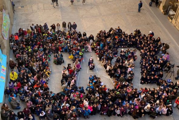 Medio millar de personas claman en Alcorisa contra la guerra en el XXX Día de la Paz