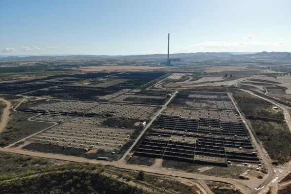 Endesa baraja la fecha del 16 de febrero para demoler la chimenea de la central térmica