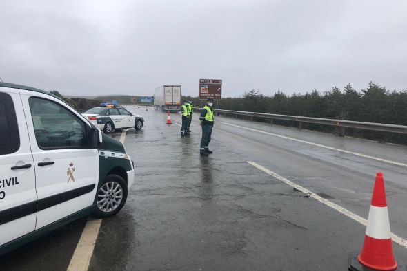 La Guardia Civil investiga un accidente de un vehículo conducido por una persona bajo influencia de drogas tóxicas